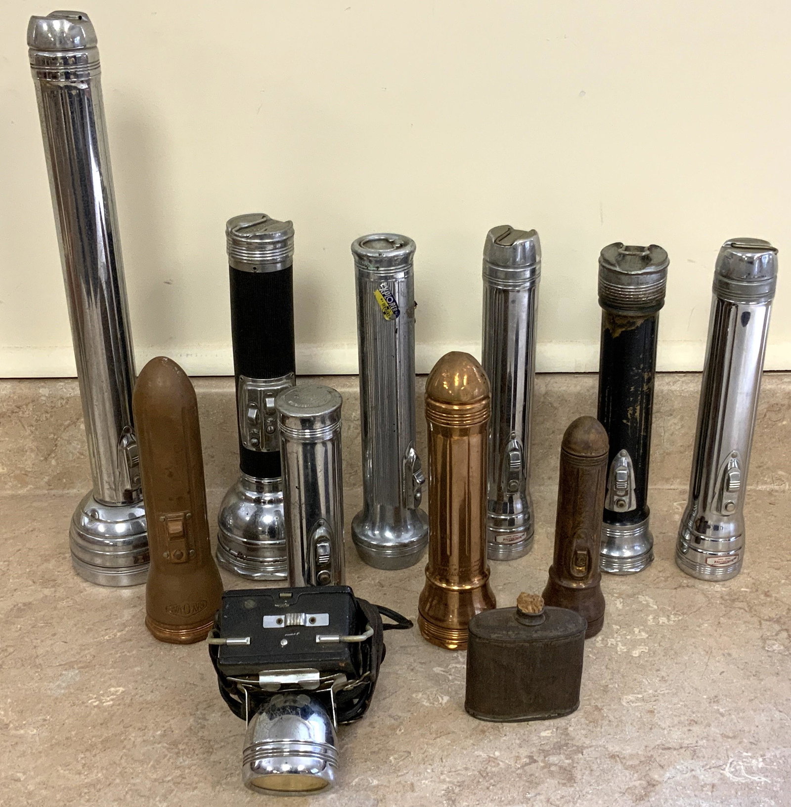 (11) Flashlights (1 of 1)