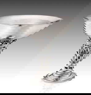 Monumental Georg Jensen Kings Bowl 250A by Johan Rodhe: Monumental Georg Jensen Kings Bowl 250A by Johan Rodhe circa 1925-1932, This is an impressive extra large sterling silver Georg Jensen centerpiece bowl, design 250A by Johan Rohde from 1917. A hammere