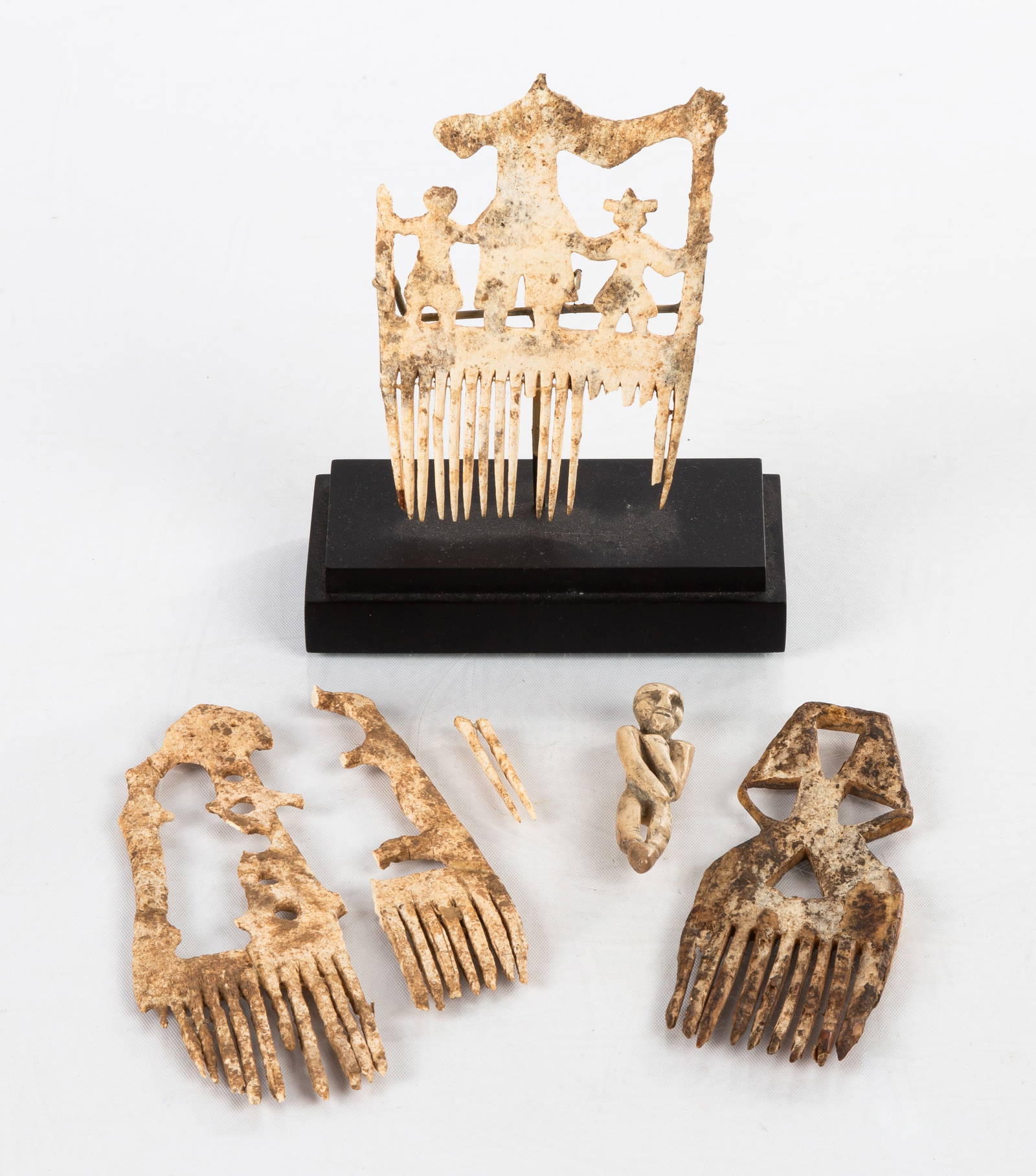 Iroquois Decorative Hair Combs Auction