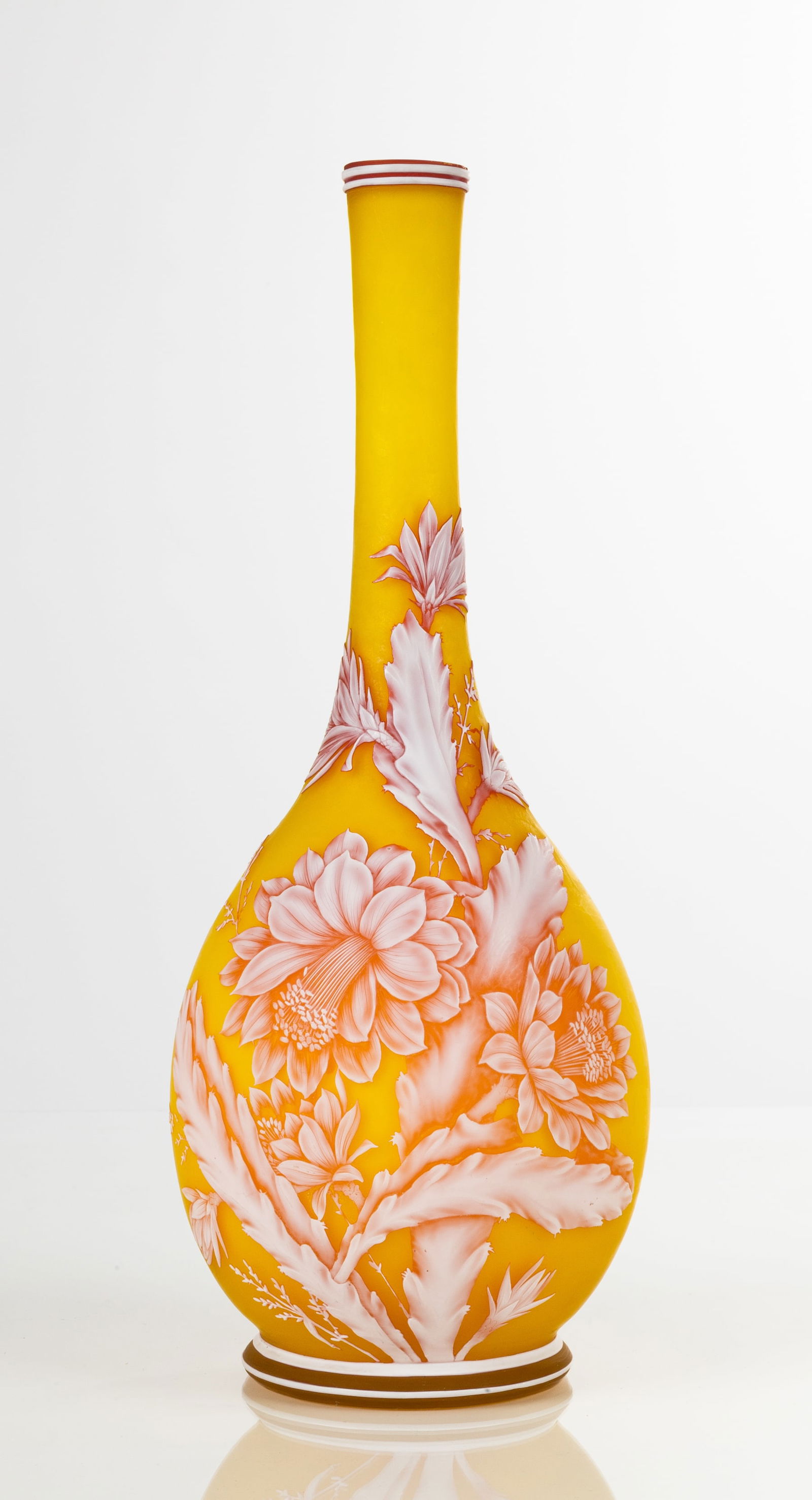 Thomas Webb Cameo Glass Vase (1 of 12)