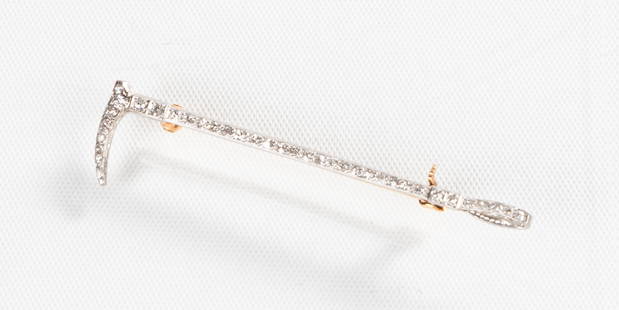 14K Gold, Platinum, & Diamond Equestrian Riding Crop Pin: 14K Gold, Platinum, & Diamond Equestrian Riding Crop Pin With hallmark. Weight: 2.78 grams Purchase Note: New customers purchasing silver, gold, or jewelry are required to make payment by wire or chec