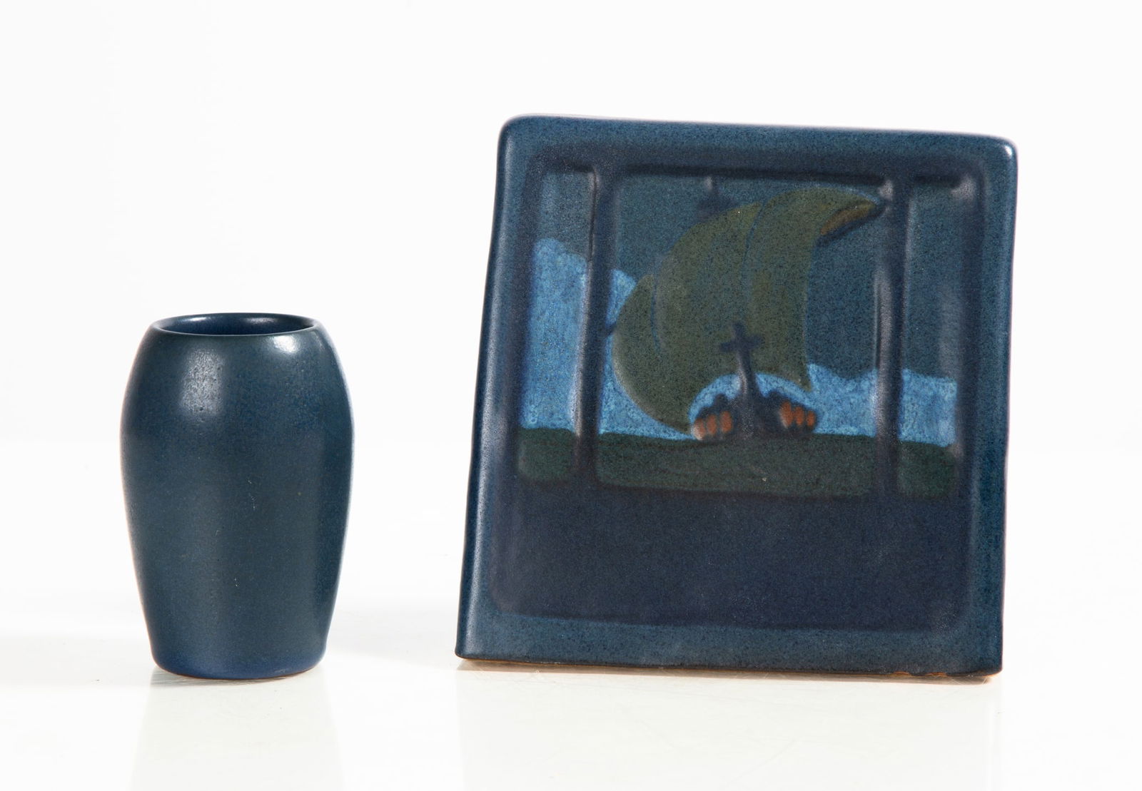 Marblehead Pottery Cabinet Vase & Bookend: Marblehead Pottery Cabinet Vase & Bookend Marblehead, Massachusetts, early 20th century. Max Ht. 5 1/4 in. From the collection of a Rochester, New York doctor. Shipping Note: We provide our own in-hou