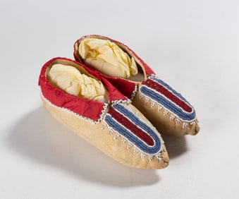 Great Lakes Child's Beaded Moccasins