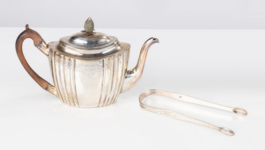 Peter, Ann, & William Bateman (1799-1805) Silver Tea Pot & Tongs: Peter, Ann, & William Bateman (1799-1805) Silver Tea Pot & Tongs Total weight: 16 troy ounces. Tongs are Hester Bateman (1708-1794). 6 1/2 x 10 in. Estate of Nathaniel Hoyt Thomas of Buffalo &