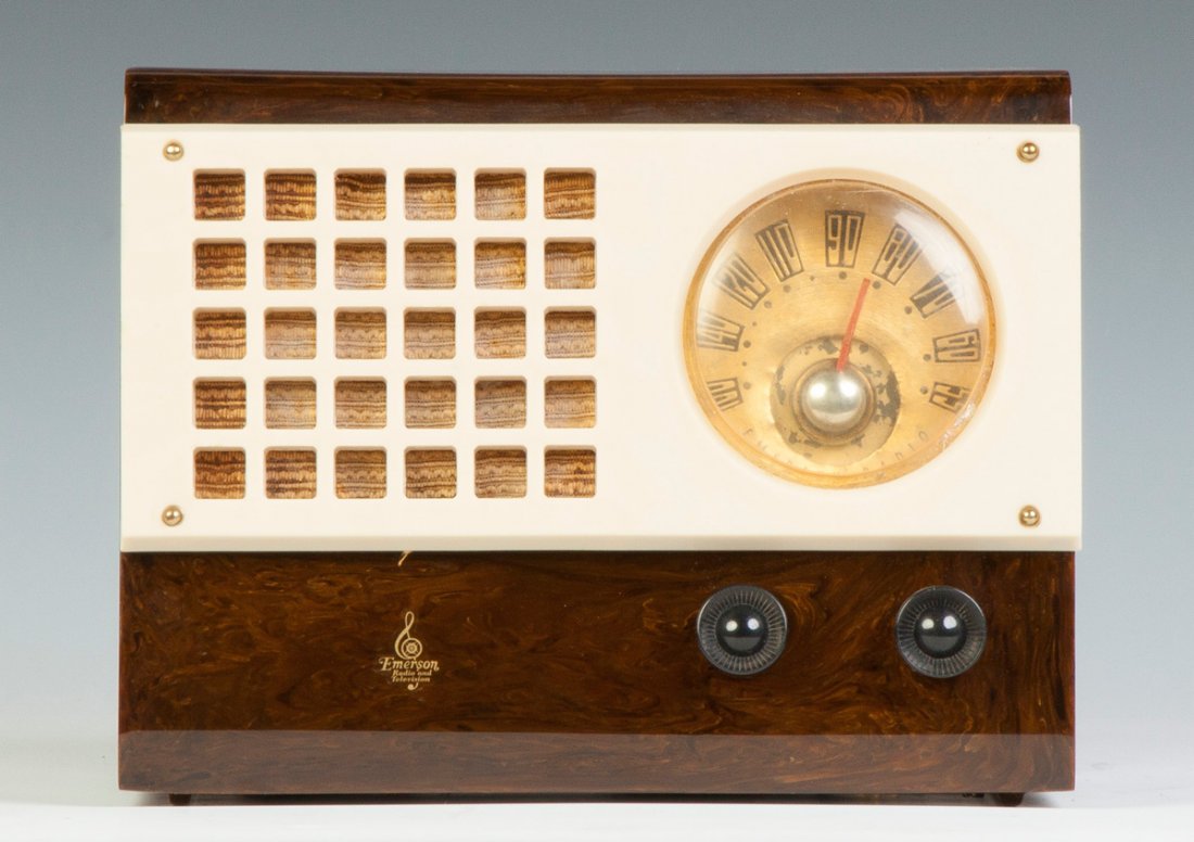 Emerson Model 520 Radio: Emerson Model 520 Radio. C. 1945. Brown & white. Ht. 8 1/2" W 11" D 6".