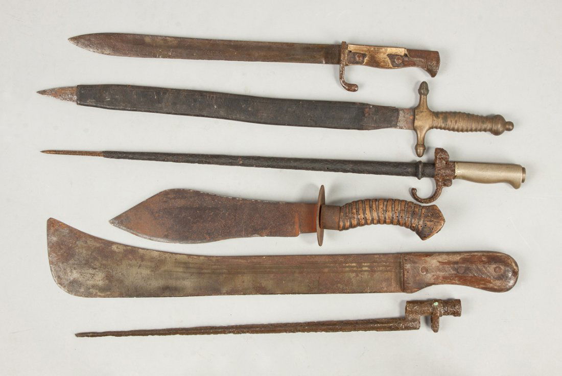 6 Bayonets & Machetes: 6 Bayonets & Machetes. Swiss, pre WWI. French, WWII. German, WWII, Army issue. German army issue bush knife, WWII. Moroccan blade. Relic bayonet. Max. L 24".