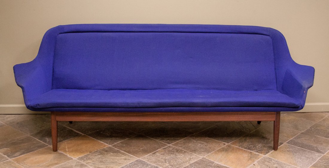 Arne Vodder Modern Sofa: Arne Vodder Modern Sofa. Ht. 31 W 7' 5" D 29".