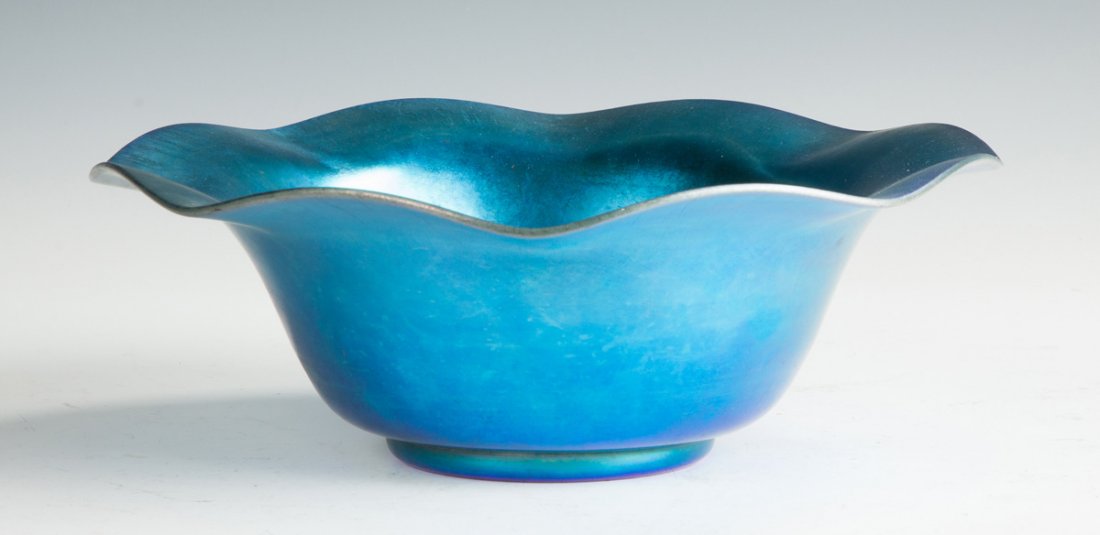 Steuben Blue Aurene Center Bowl with Ruffled Top (1 of 2)