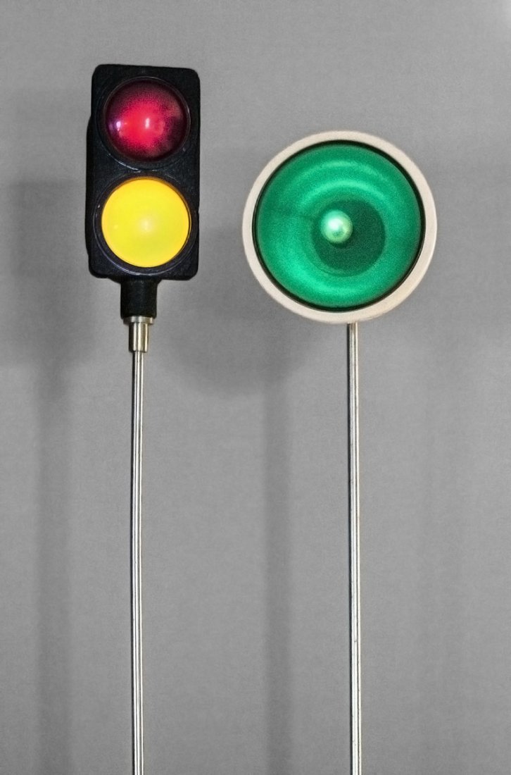 Vassilakis Takis Signal Lamp Series 3 Model 302 (1 of 2)