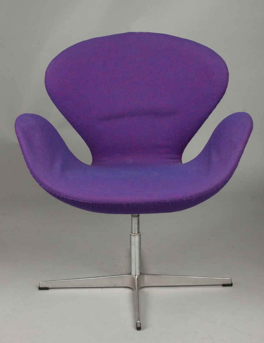 Fritz Hansen Swan Chair: Fritz Hansen Swan Chair. Mid 20th cent. Ht. 33" W 30" D 21".