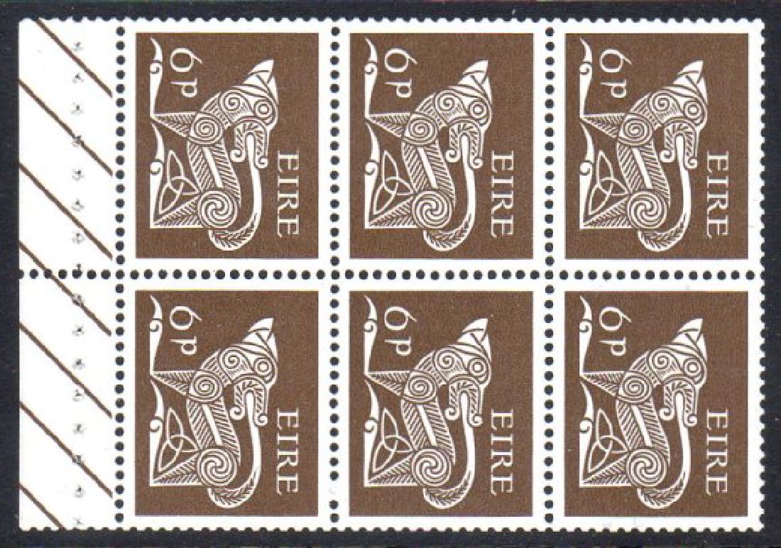 Booklet Pane: 3/- with streaky PVA: 1970 3/- pane with streaky PVA gum with upright wmk., full perfs. all around, superb u/m mint and well centred, a choice example of this increasingly difficult pane. Hib. HP 15gm.