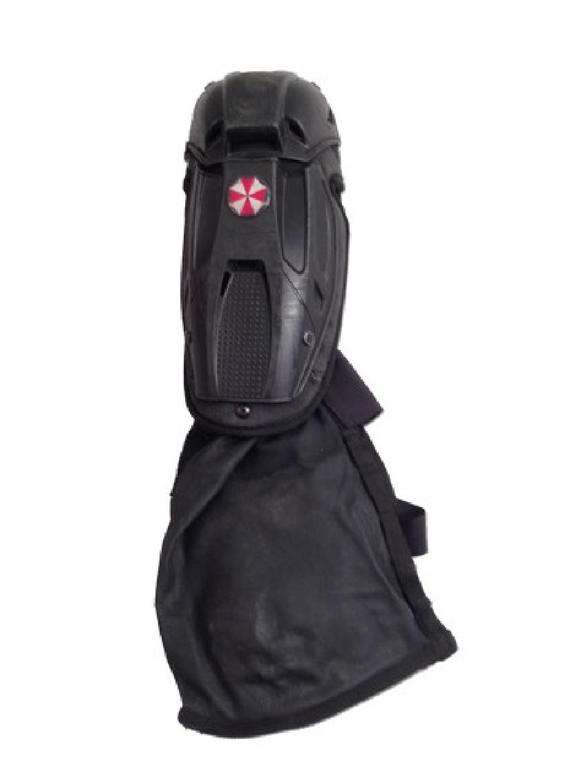 Resident Evil: The Final Chapter Dr. Isaacs (Iain Glen): Dr. Isaacs (Iain Glen) hero arm sling with umbrella trooper logo on the front and velcro strap (approx. 16" long)