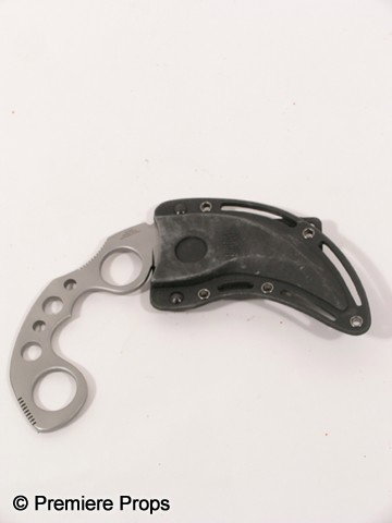 Resident Evil 4 Alice (Milla Jovovich) Knife: Resident Evil: Afterlife - Alice (Milla Jovovich) silver metal with finger holes, sharp pointed blade, 'United Cutlery' knife and black hard plastic case with belt loop. (approx. 7" long)