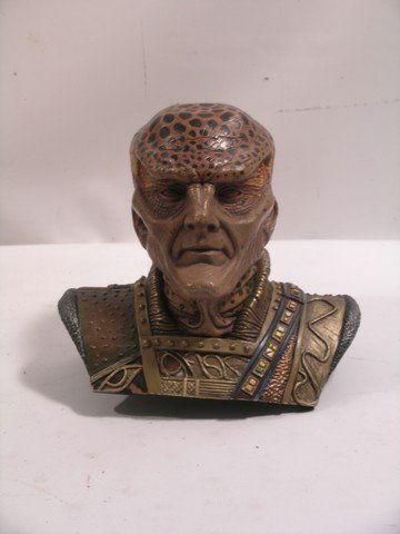 Babylon 5 G'Kar Bust: This is a promotional piece for the television series 'Babylon 5' (1994-1998), a bust modeled after G'Kar, a supporting character in the series. Played by the late Andreas Katsulas, G'Kar initially wa
