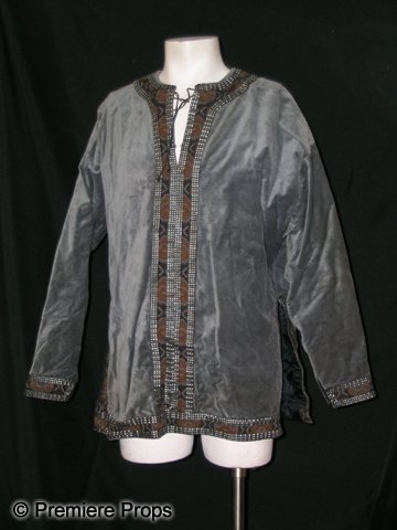 Camelot King Arthur (Jamie Bower) Tunic: Having been raised as a “commoner”, King Arthur is not engrained with “Royal Taste”. He’d much rather drink with buddies, and hunt in the wild than stand in ceremony. In Starz 2011 mini-seri