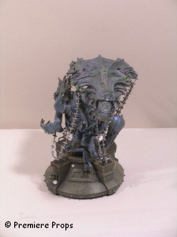 Captive Alien Queen Alien vs. Predator Lim. Ed. Co: Another in the extremely sought after “AVP” (2004) officially authorized Limited Edition collectables by Palisades Productions. There are three in the set, and this is one of the most dynamic and