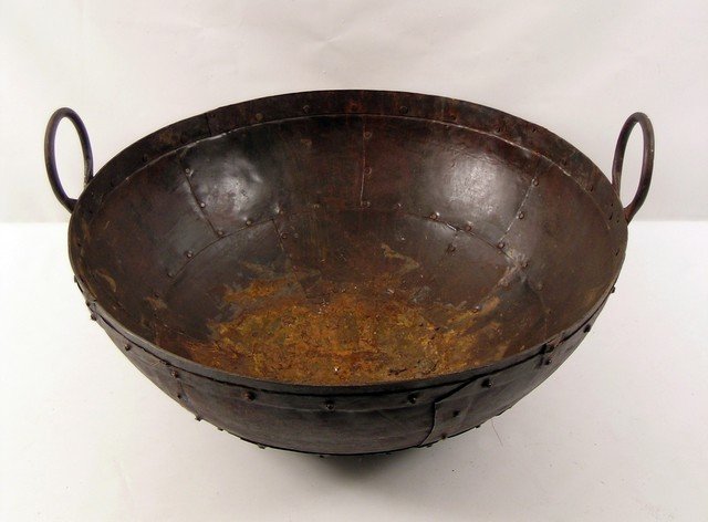 Lord Of The Rings Return Of The King Basket Prop: this is a massive and impressive metal "village basket" used in "The Lord of the Rings: The Return of the King" (2003). (Approx. 26" diameter). Because of its size and weight, please note there will b