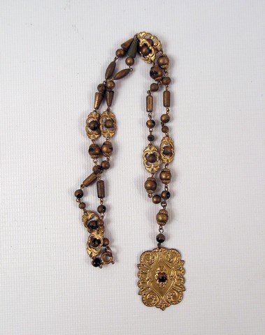 Lord Of The Rings Return Of The King Necklace Prop: An intricate hand beaded necklace with faux-gold amulet, screen worn by background actors in "Lord of the Rings: Return of the King" (2003). Lord of the Rings Return of the King - Metal beaded necklac