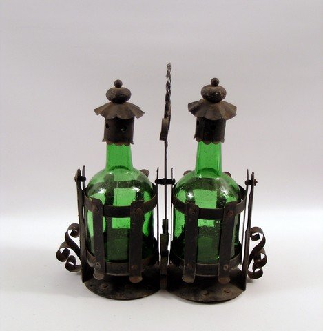 Pirates Of The Caribbean Black Pearl Duel Oil Lamp: Pirates Of The Caribbean Black Pearl Duel Oil Lamp Props - The "Pirates of the Caribbean" movies played great homage to the classic ride they were based on including great attention to a lush deep Tec