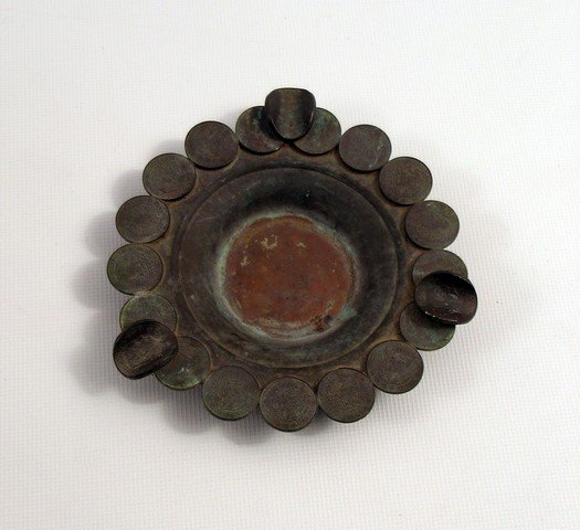 Kill Bill Vol. 2 Mexican Coin Ashtray Prop: Kill Bill Vol. 2 Mexican Coin Ashtray Prop - From the last section of "Kill Bill: Vol. 2" where the Bride (Uma Thurman), finally confronts her ex-lover and tormentor, Bill (David Carradine), comes thi