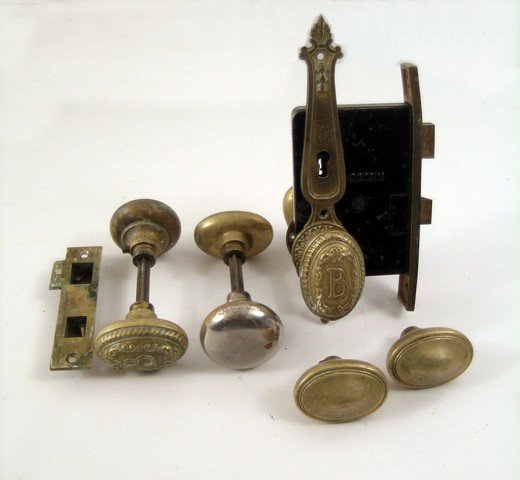 Humphrey Bogarts Door Knobs Movie Props: Humphrey Bogarts House door knobs.