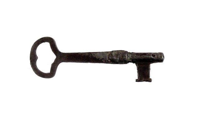 Big Eyes Margaret Keane (Amy Adams) Hero Key Movie: Margaret Keane (Amy Adams), Walter Keane (Christoph Waltz) screen used, hero, burned vintage key. (approx. 2 3/4" long) Used in the climax of the film!