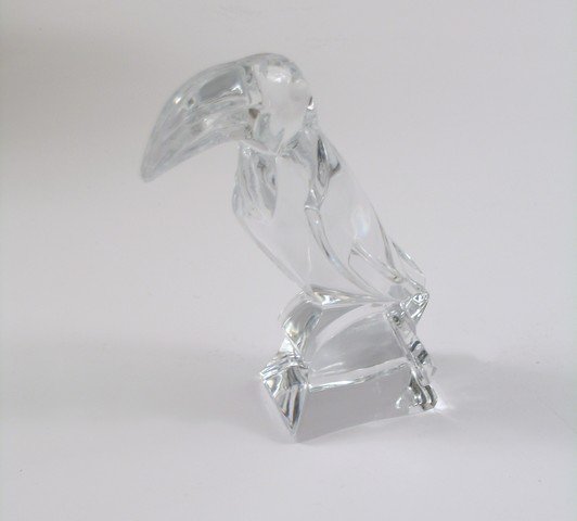 Ace Ventura Pet Detective Toucan Movie Props: Ace Ventura: Pet Detective (1994) - Clear glass toucan. (approx. 5" tall) Direct from the set of the hilarious Jim Carrey comedy Ace Ventura: Pet Detective, this is a clear glass toucan prop. Don't mi