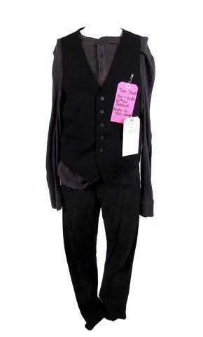 Falling Skies Season 5, Ep. 505 Tom (Noah Wyle) Screen: Tom Mason's (Noah Wyle) "stunt" outfit screen worn by Noah Wyle in Season 5, Episode 5 during stunt sequences. Nominated for multiple Emmys and Golden Globes, Noah Wyle knows the importance of duplica