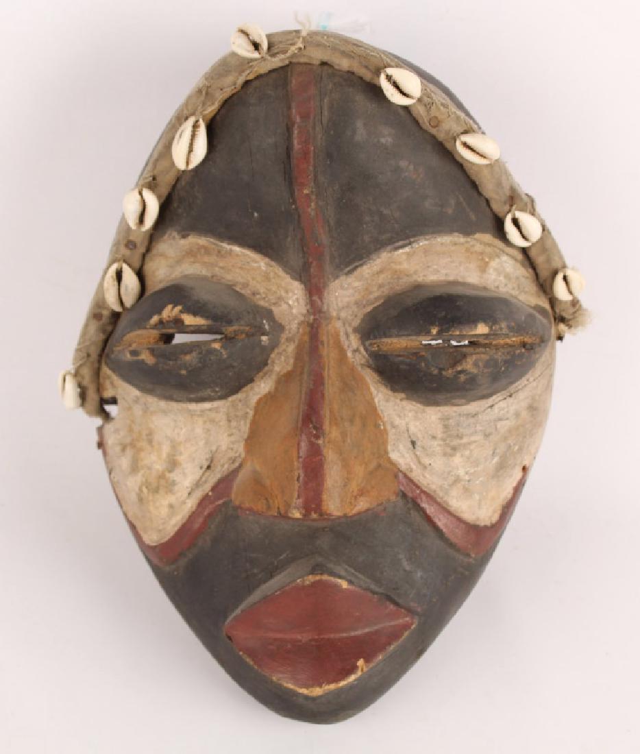 AFRICAN DAN TRIBE WOODEN MASK (1 of 2)