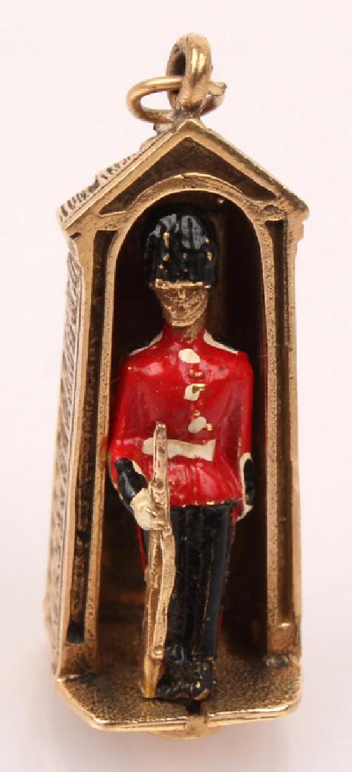 9CT YELLOW GOLD BEEFEATER CHARM (1 of 4)