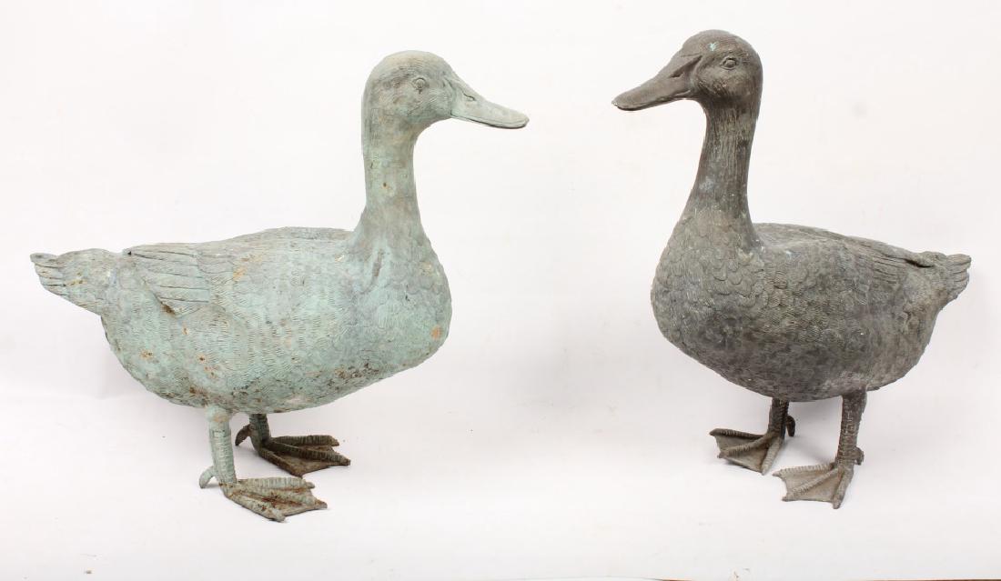 CAST DUCKS LAWN STATUARY (1 of 4)