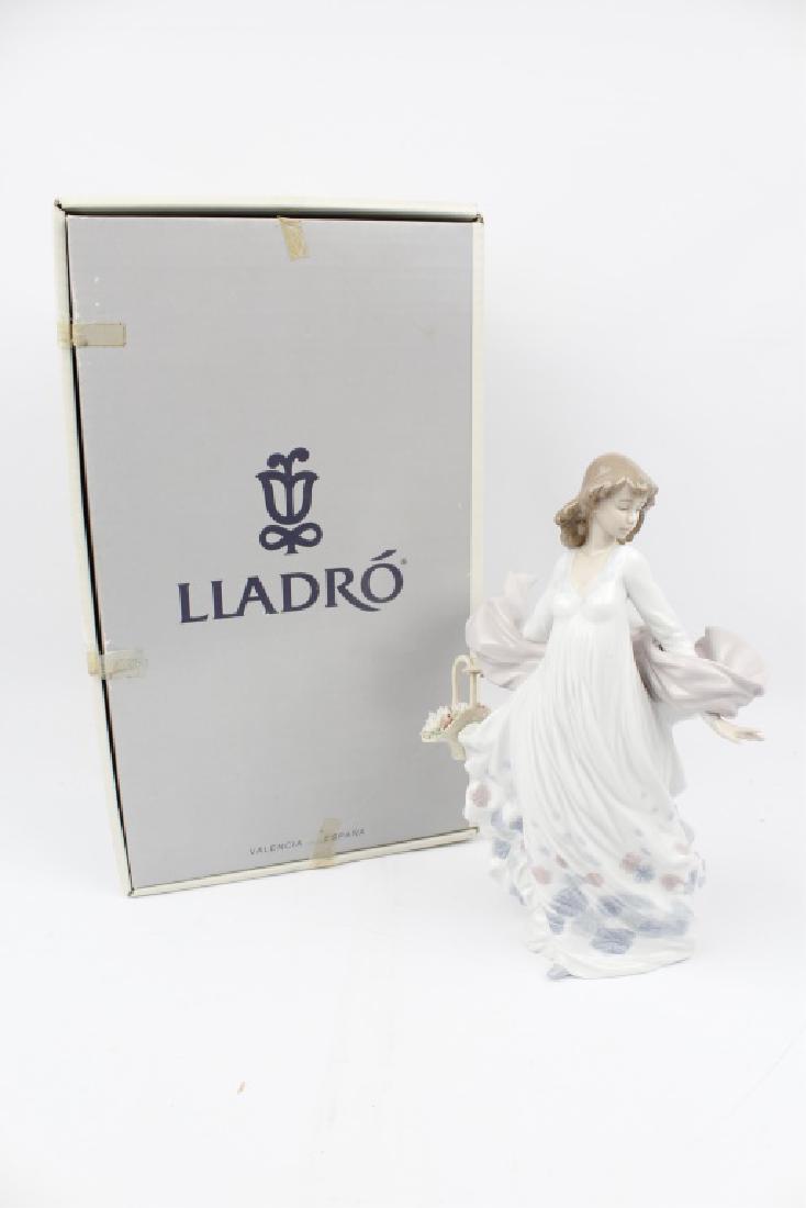 LLADRO FIGURINE SPRING SPLENDOR 05898 (1 of 4)
