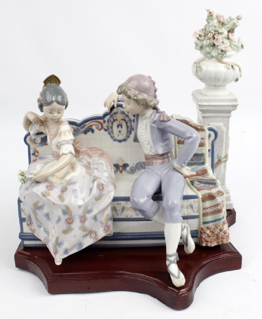LLADRO PORCELAIN FIGURINE BOY AND GIRL ON BENCH (1 of 4)
