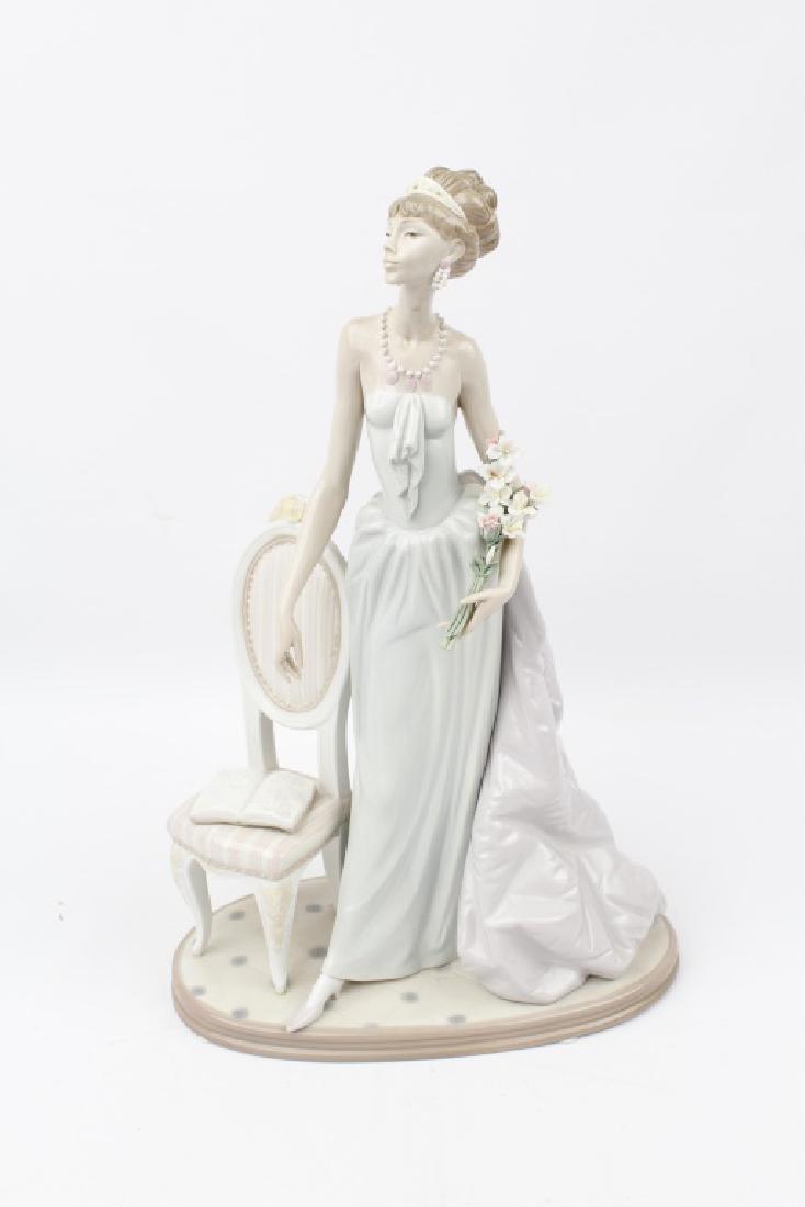 LLADRO PORCELAIN FIGURINE LADY OF TASTE #1495 (1 of 7)