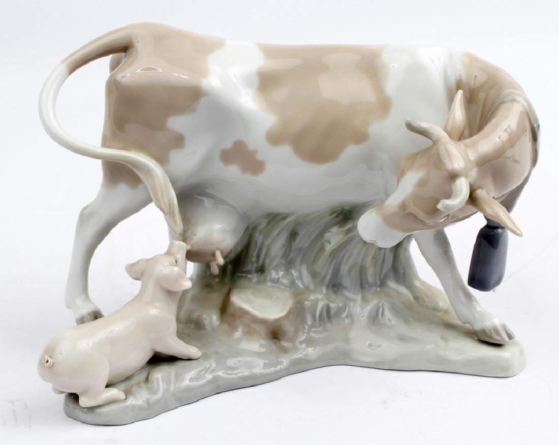 LLADRO PORCELAIN FIGURINE COW WITH PIGLET: LLADRO PORCELAIN FIGURINE COW WITH PIGLET Lladro porcelain figurine titled "Cow with Piglet". Number 4640. Hand crafted in Spain and no original box. Size: 6" x 9"