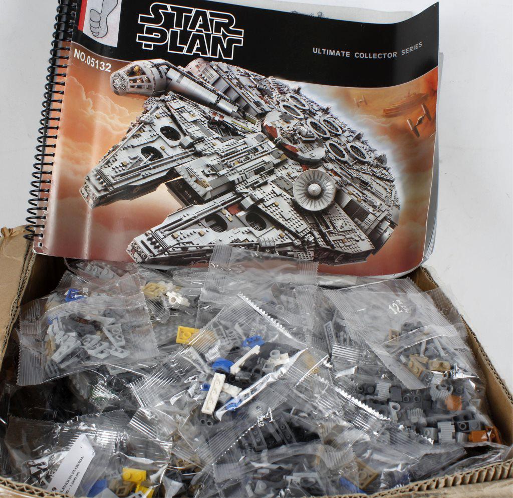 STAR WARS LEGO ULTIMATE COLLECTOR SERIES NO. 05132: STAR WARS LEGO ULTIMATE COLLECTOR SERIES NO. 05132 Star Wars Lego ultimate collector series No. 05132 "The Millennium Falcon".