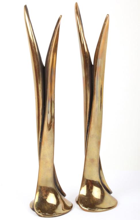 TOM BENNETT SIGNED BRONZE ABSTRACT SCULPTURES: TOM BENNETT SIGNED BRONZE ABSTRACT SCULPTURES Tom Bennett (1939-2016, American) signed and dated bronze abstract sculpture. Dated 1983 and numbered 271 & 280. Size: 9" Condition: Very fine