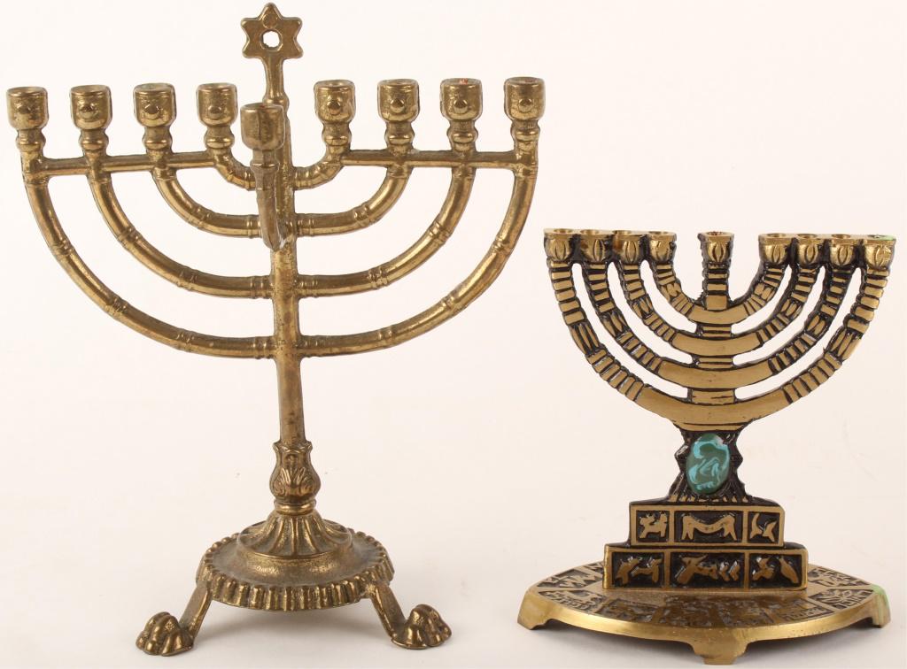 PAIR OF TABLE TOP BRASS MENORAHS: PAIR OF TABLE TOP BRASS MENORAHS Vintage brass menorahs - lot of 2. Size: 6" Condition: Very fine