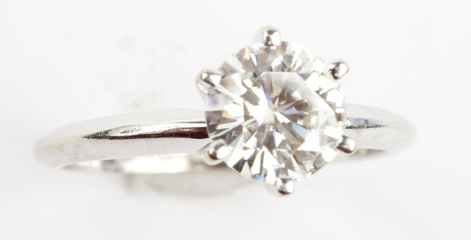 14K WHITE GOLD MOISSANITE ENGAGEMENT RING: 14k white gold setting with a 1.25ct round SIZE 7MM moissanite engagement ring. Weight: 2.8 grams Condition: Very Fine.