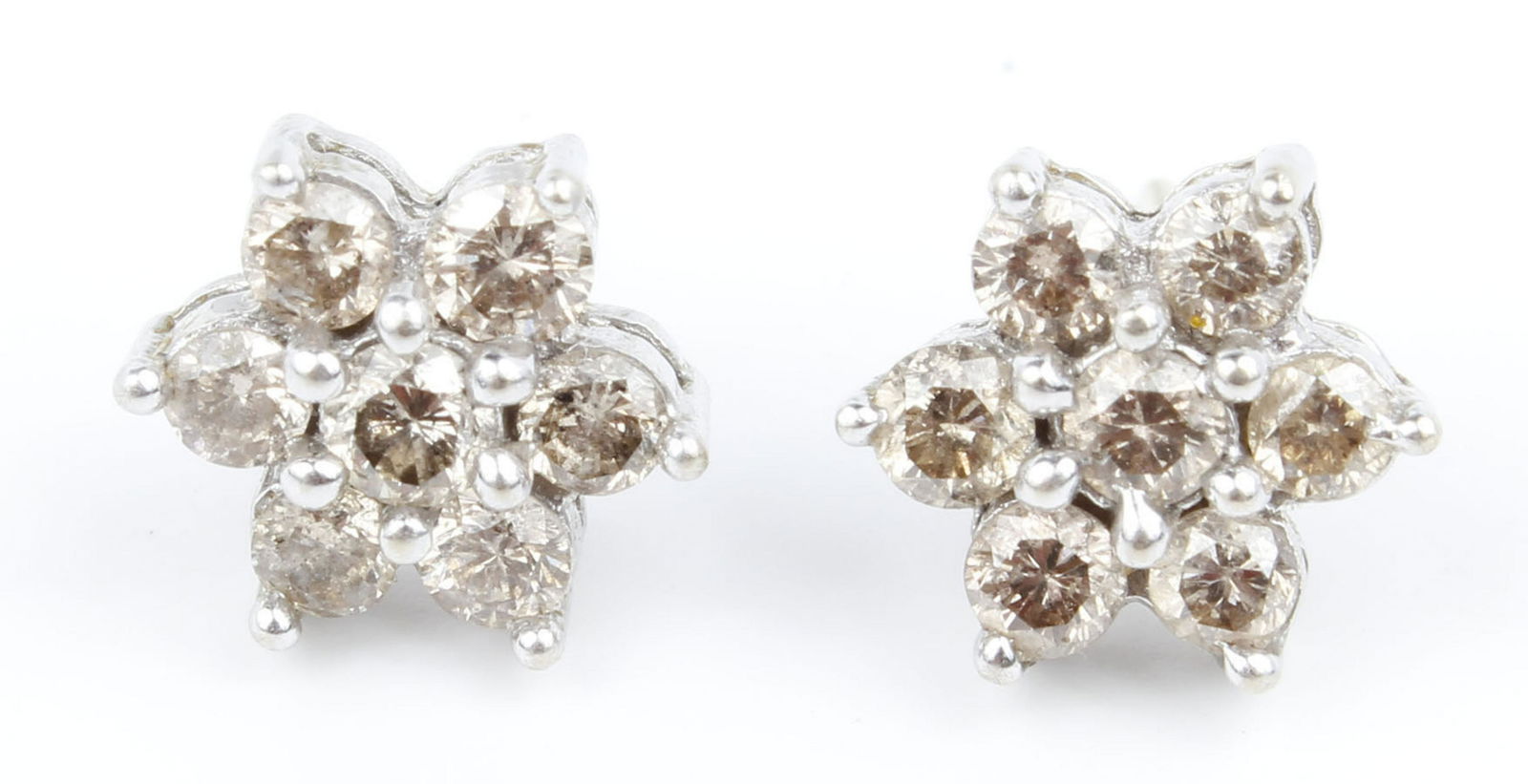14K WHITE GOLD DIAMOND CLUSTER EARRINGS: 14k white gold diamond cluster earrings. 10mm diameter. Weight: 1.8 gr Condition: Very Fine.