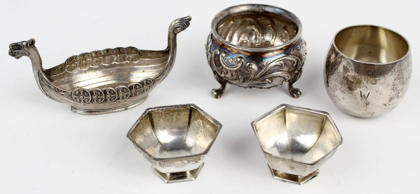 LOT OF 5 STERLING SILVER TRINKET DISHES: Sterling silver, lot of 5 trinket dishes. To include, Tiffany & co, Viking boat, condiment dishes. Weight: 89.30grams Condition: Very Fine.