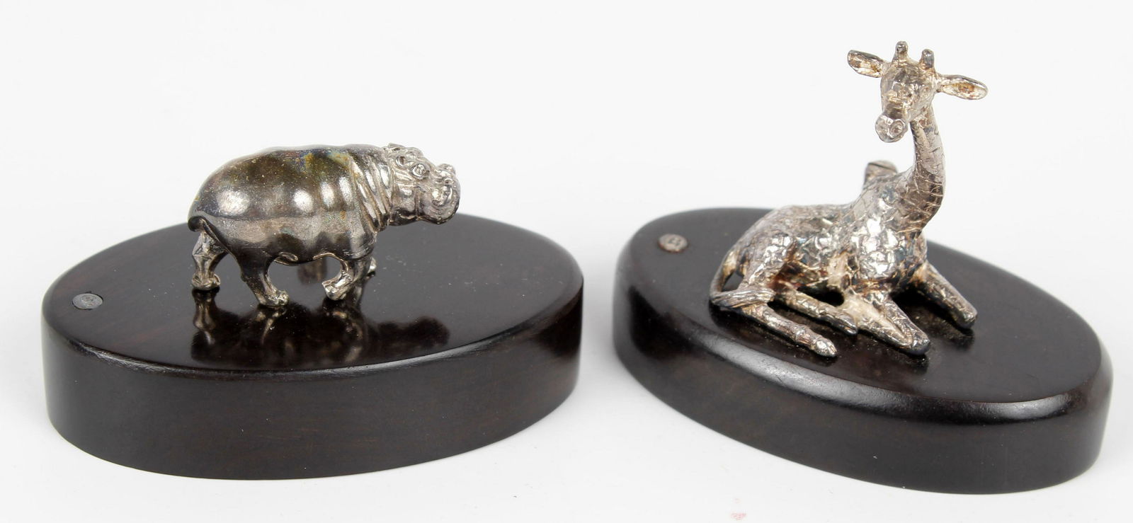 PATRICK MAVROS GIRRAFFE / HIPPO SILVER CARD HOLDER: Patrick Mavros Hand crafted silver Figurine place card holder. Realistically crafted to imbue each intricate detail. The giraffe and Hippo are properly signed with the Mavros seal. Size: 30 mm figure