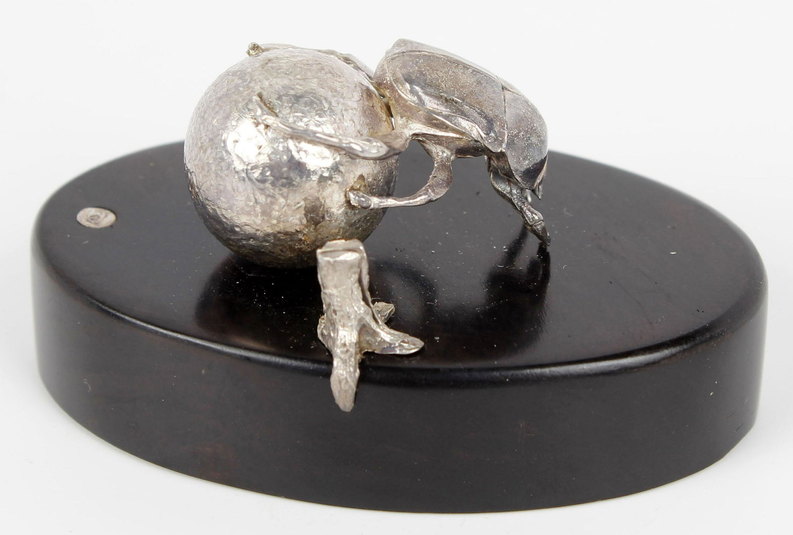 PATRICK MAVROS SILVER DUNG BEETLE CARD HOLDER: Patrick Mavros Hand crafted silver Figurine place card holder. Realistically crafted to imbue each intricate detail. The Dung Beetle is properly signed with the Mavros seal. Size: 30mm figure x 60 mmo