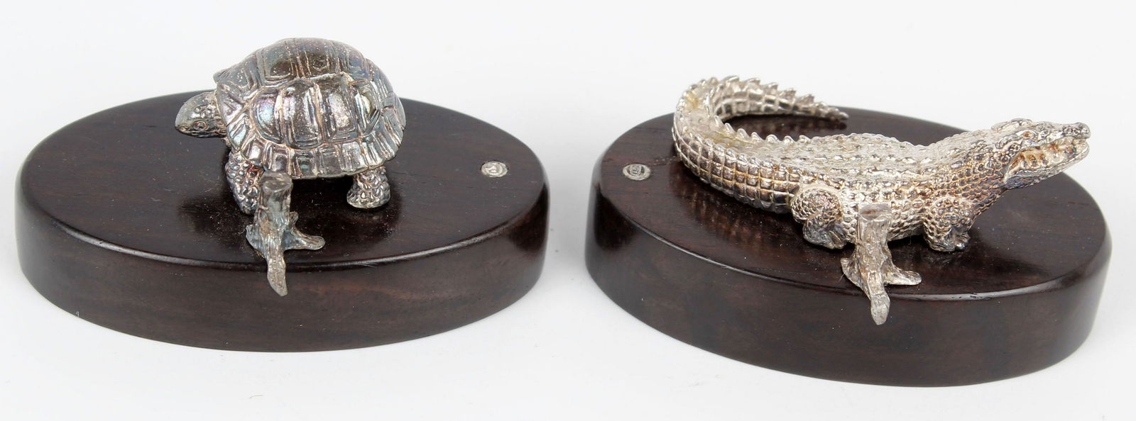 PATRICK MAVROS SILVER CROCODILE / TORTOISE HOLDER: Patrick Mavros Hand crafted silver Figurine place card holder. Realistically crafted to imbue each intricate detail. The tortoise and crocodile are properly signed with the Mavros seal. Size: 30mm fig