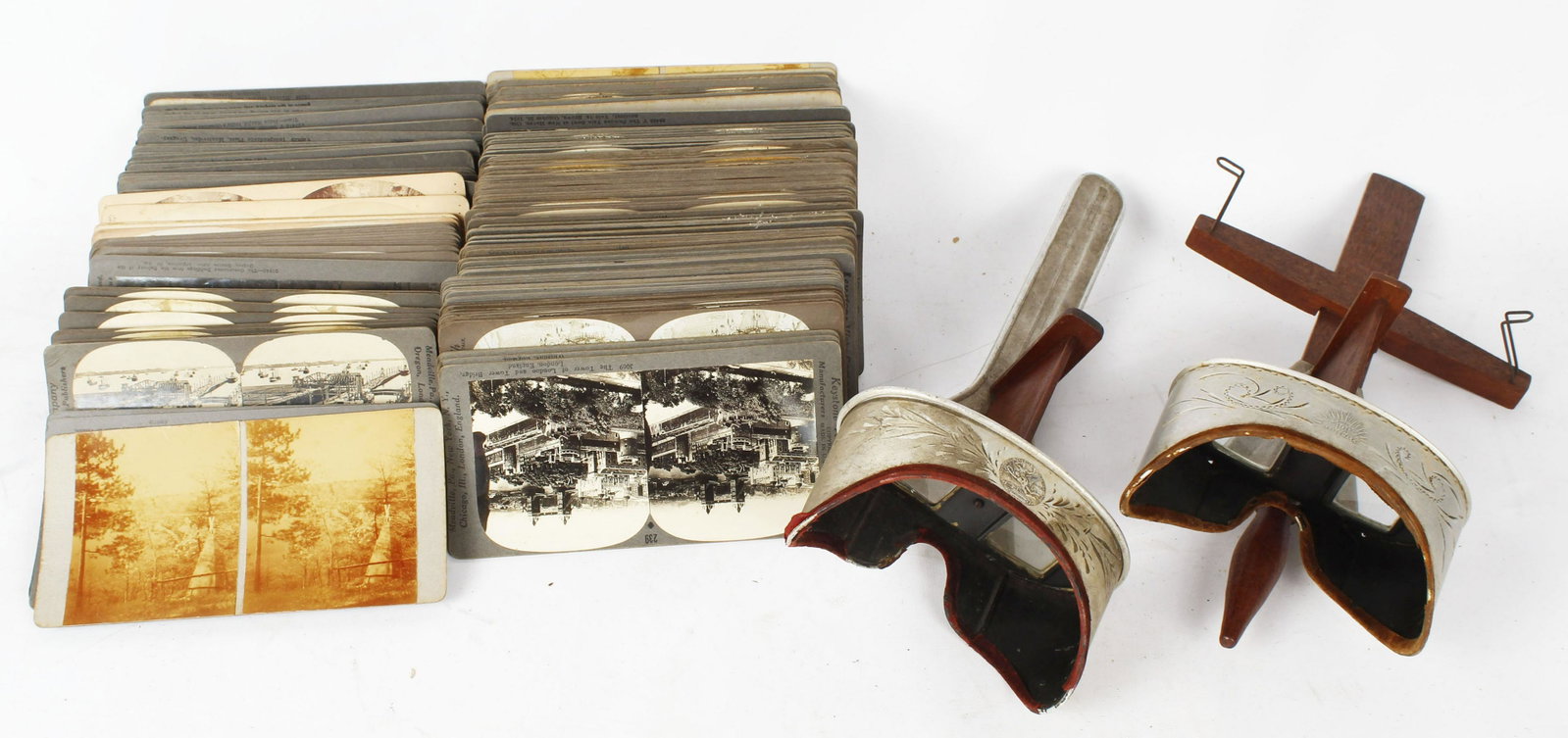 LOT OF 2 STERIOSCOPIC VIEWER AND 150 SLIDES: 2 stereoscopic viewers with 150 slides Condition: Very Fine