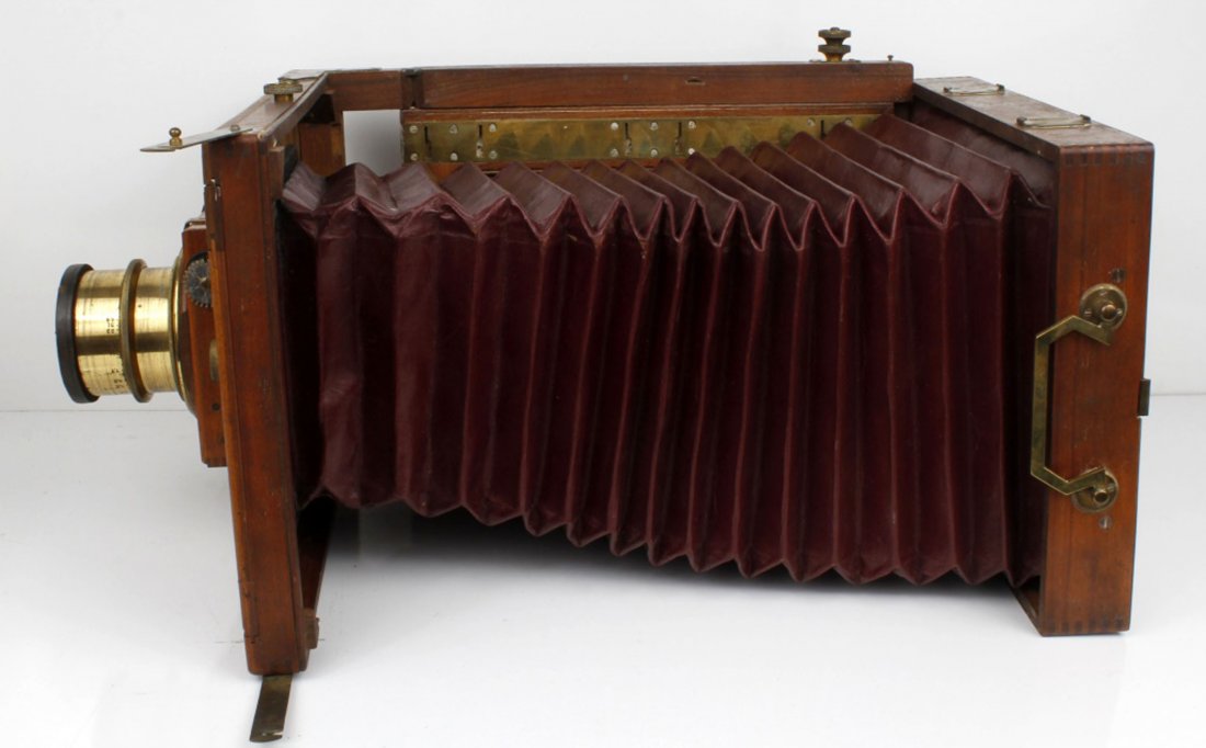 ANTIQUE WET PLATE BELLOWS CAMERA (1 of 3)