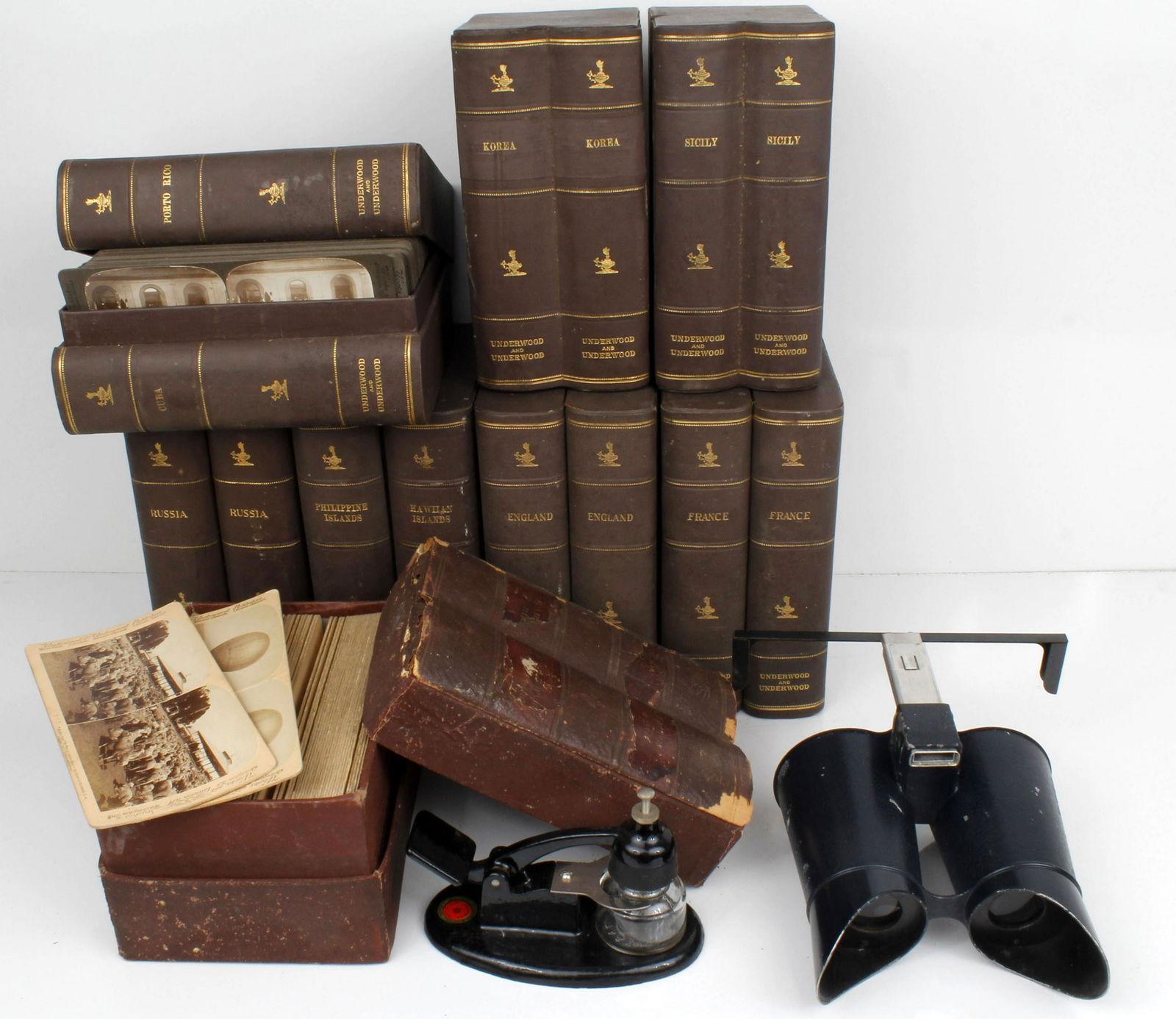 LOT OF ANTIQUE STEREOSCOPE VIEWER AND SLIDES (1 of 5)