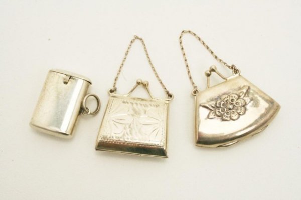 STERLING SILVER PILL BOX LOT OF 3: STERLING SILVER PILL BOX LOT OF 3 Sterling silver pill box lot of 3, all are marked .925 or sterling, 1 is by Napier. All aprox 1.25 inches. VGC. Weight NA Size: 1" Condition: VGC EST. $100-200