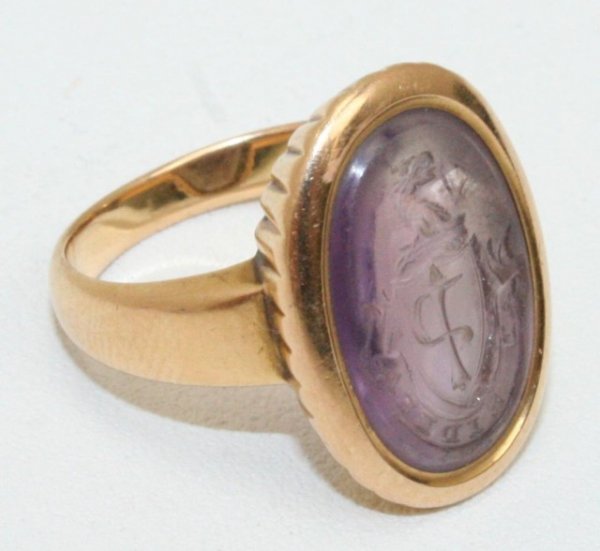 14K GOLD AMETHYST INTAGLIO WAX SEAL RING: VICTORIAN 14K GOLD AMETHYST INTAGLIO WAX SEAL RING Carved amethyst, inset coat of arms showing a phoenix in flames above a sheild with a runic "P" above the motto "Ad Sidera" (To Heaven). Set in a 14k