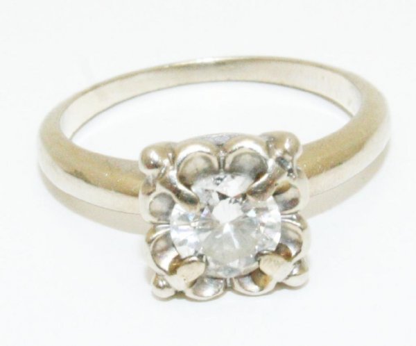 ANTIQUE LADIES 1/2 CT ROUND SOLITAIRE DIAMOND RING: ANTIQUE LADIES 1/2 CT ROUND SOLITAIRE DIAMOND RING Great estate ladies diamond ring. A 1/2 Ct. antique round solitaire diamond ring. Approximately SI-2 and I color. Set in 14K white gold. Weight: 2.9g